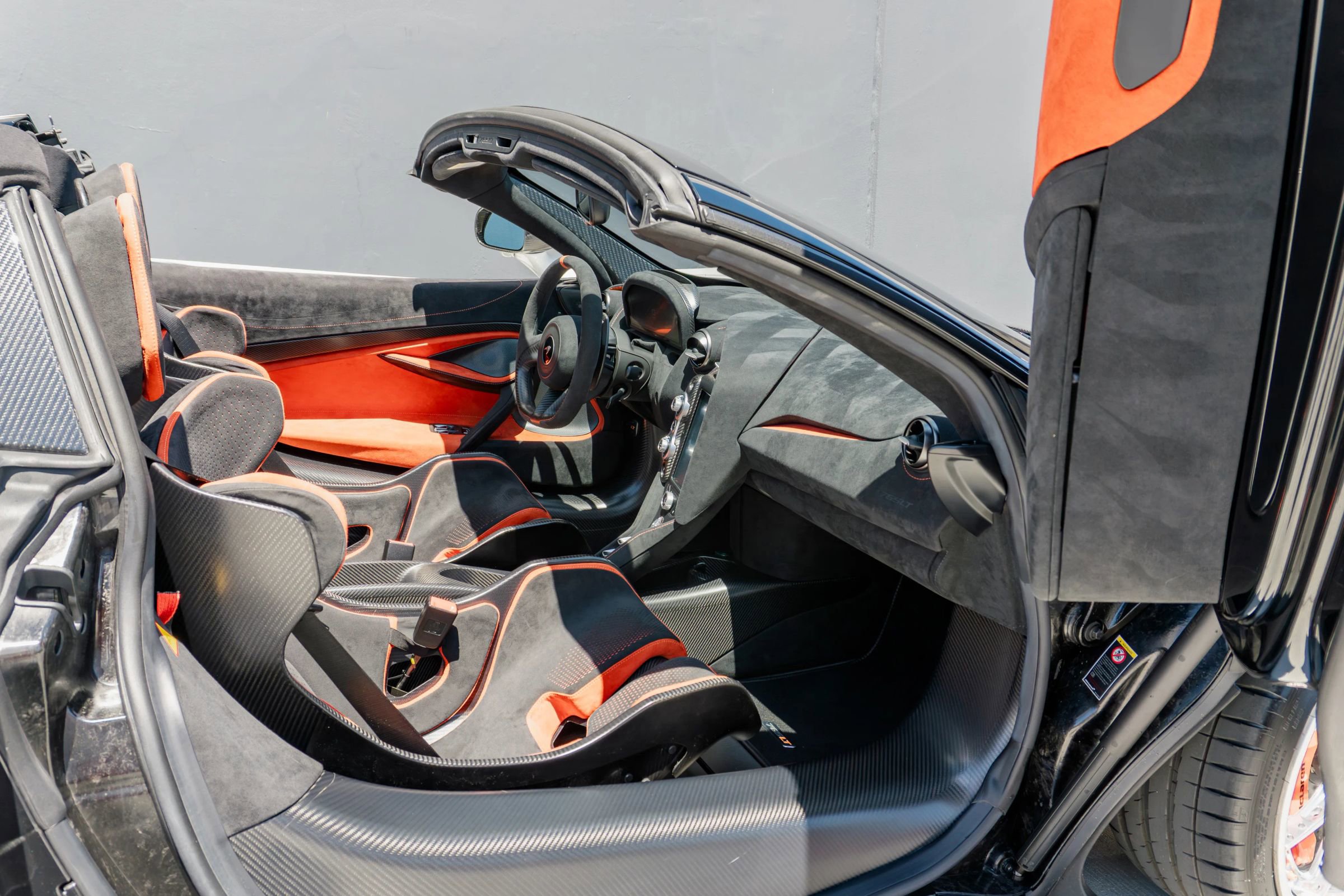 Used 2022 McLaren 765LT photo 18