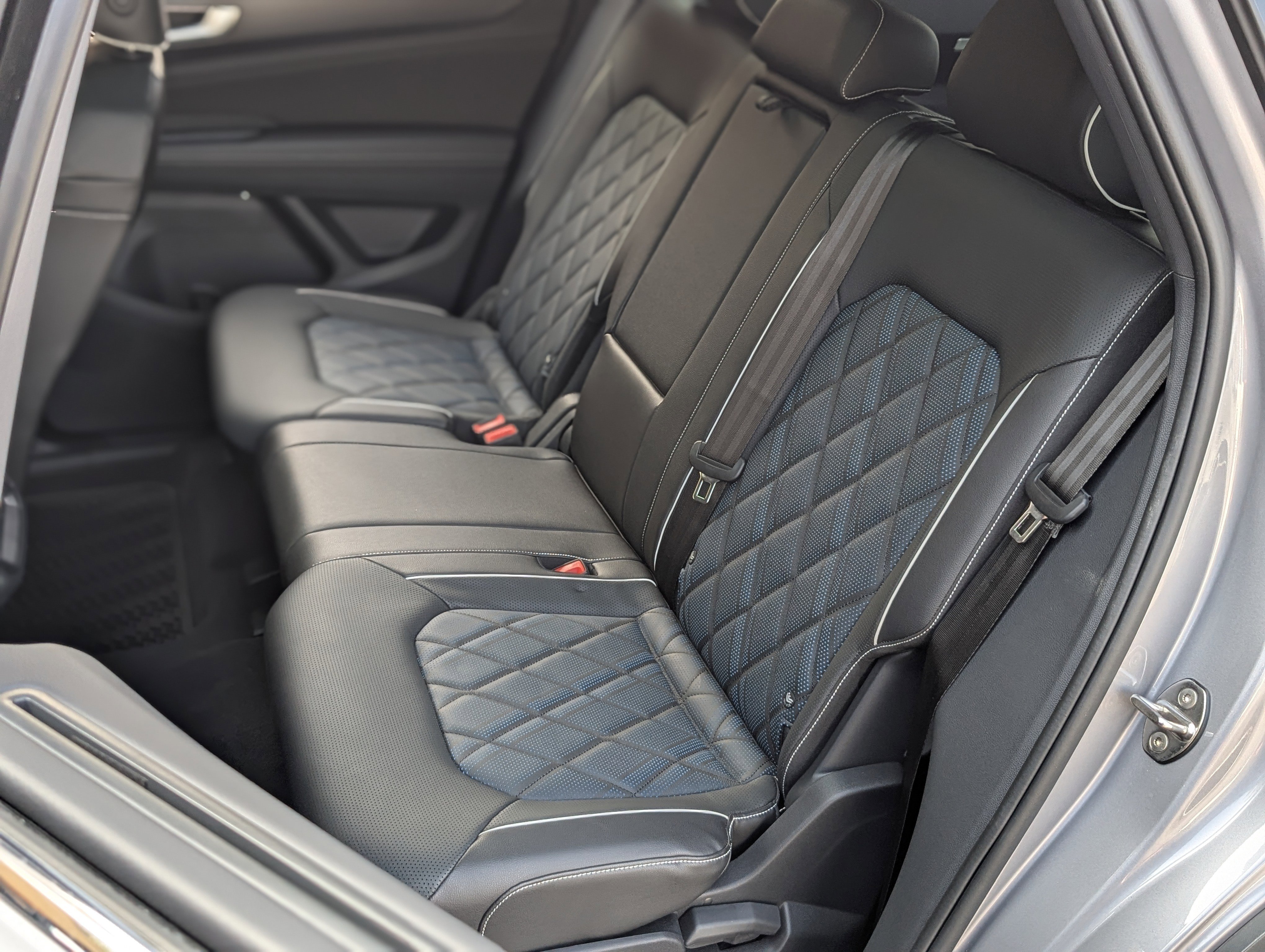 2024 Volkswagen Atlas Cross Sport SEL Premium R-Line