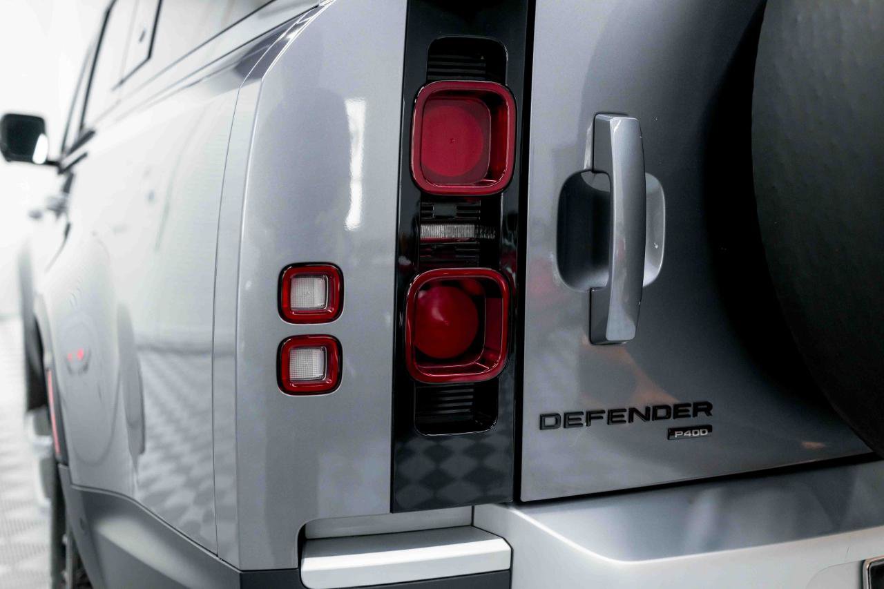 2023 Land Rover Defender 130 SE