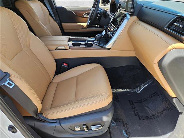 2025 Lexus LX 700h Luxury