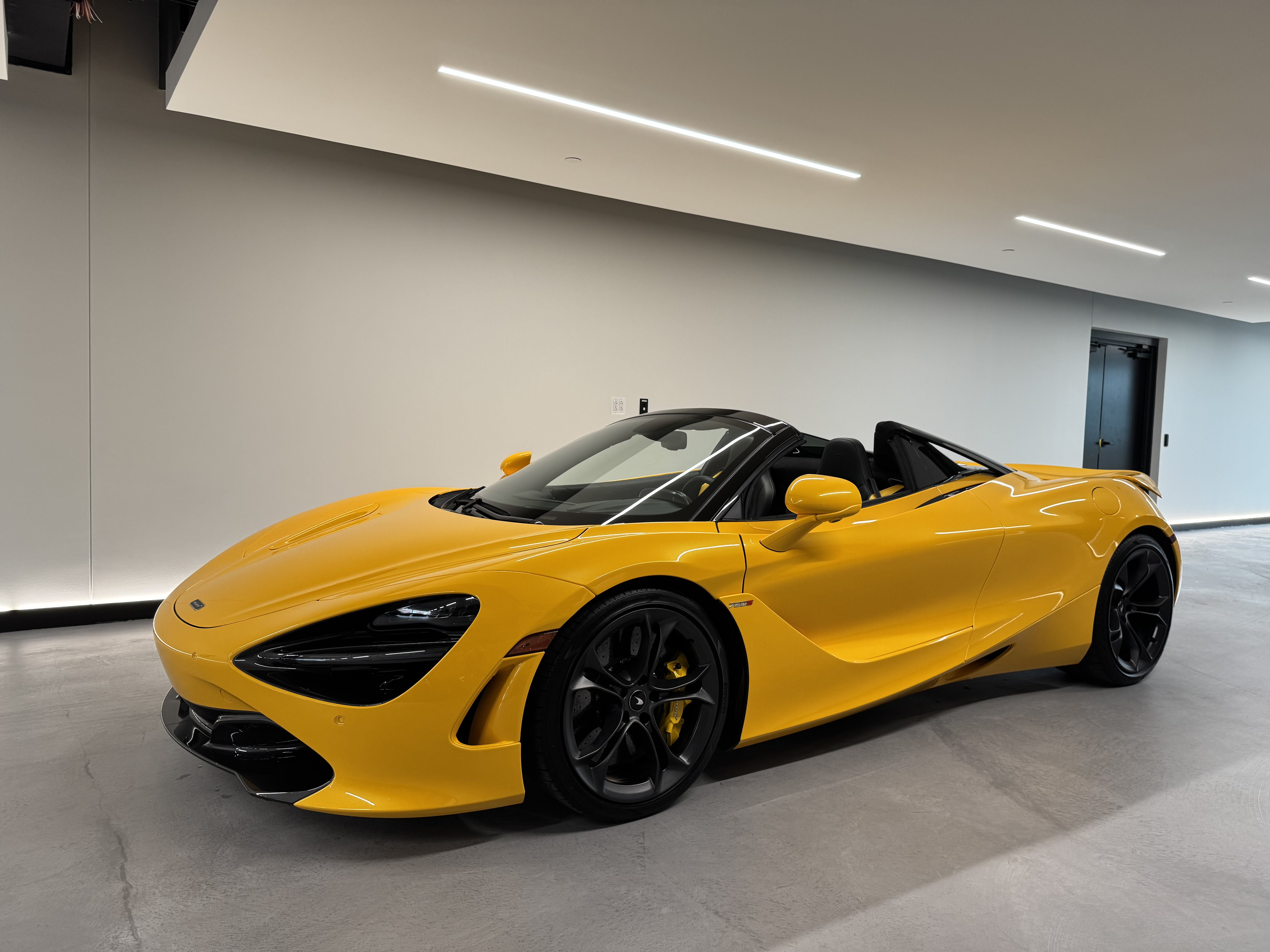 Used 2022 McLaren 720S Spider photo 15