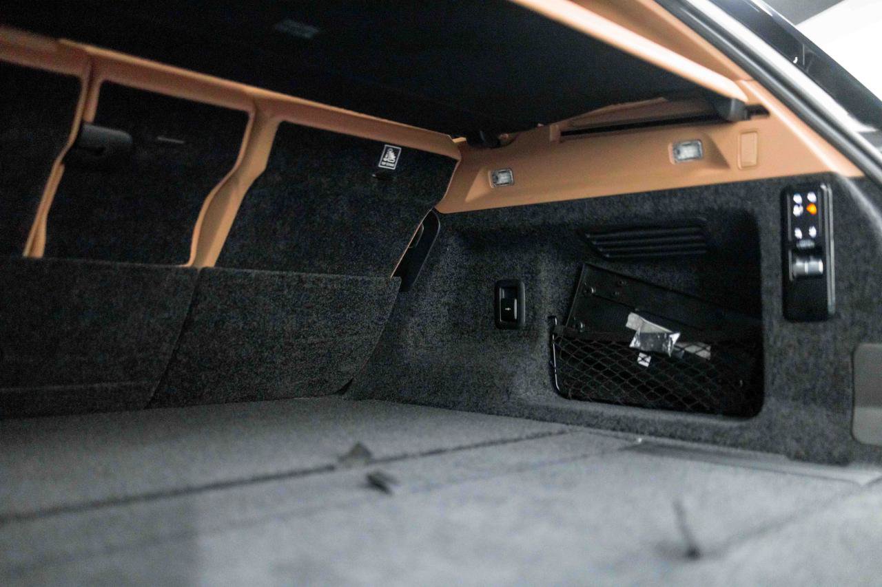 2024 Land Rover Range Rover SV