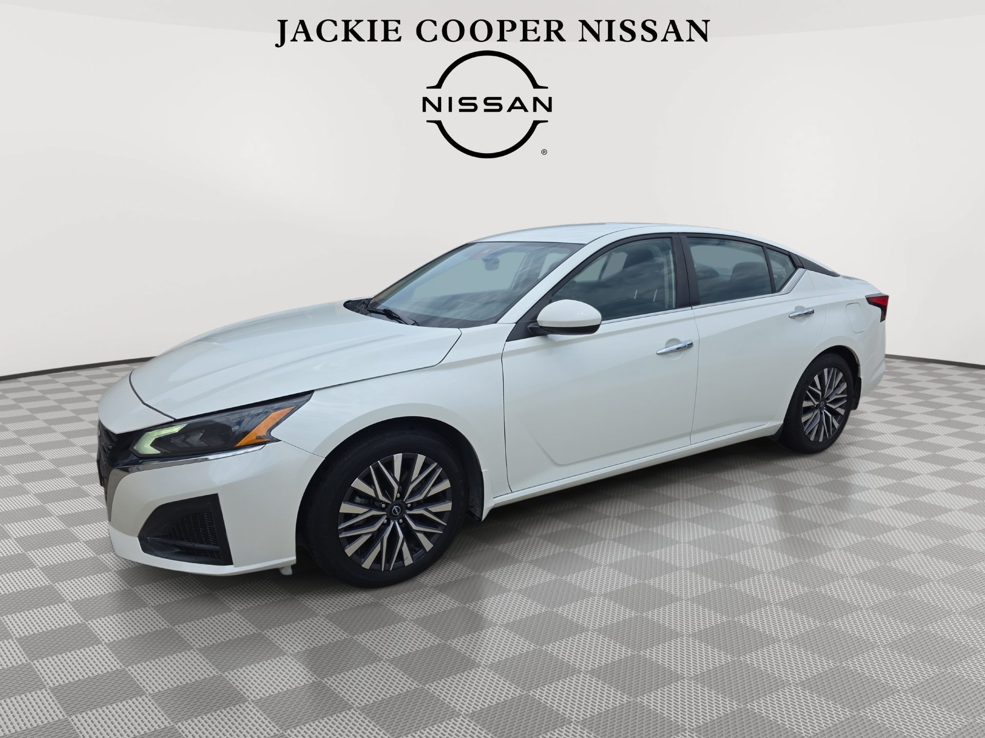 Used 2023 Nissan Altima 2.5 SV