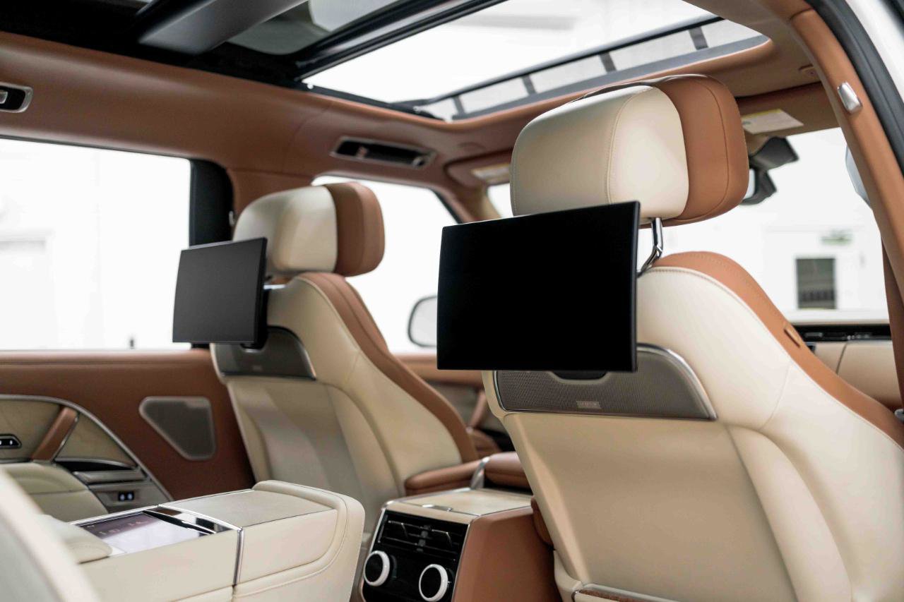 2024 Land Rover Range Rover SV