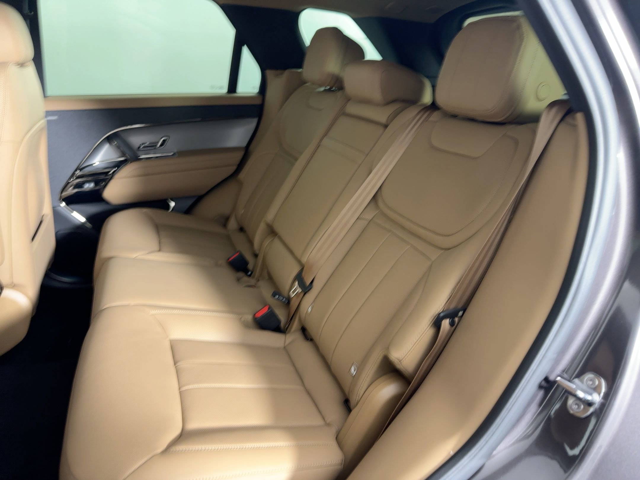 2026 Land Rover Range Rover Sport SE