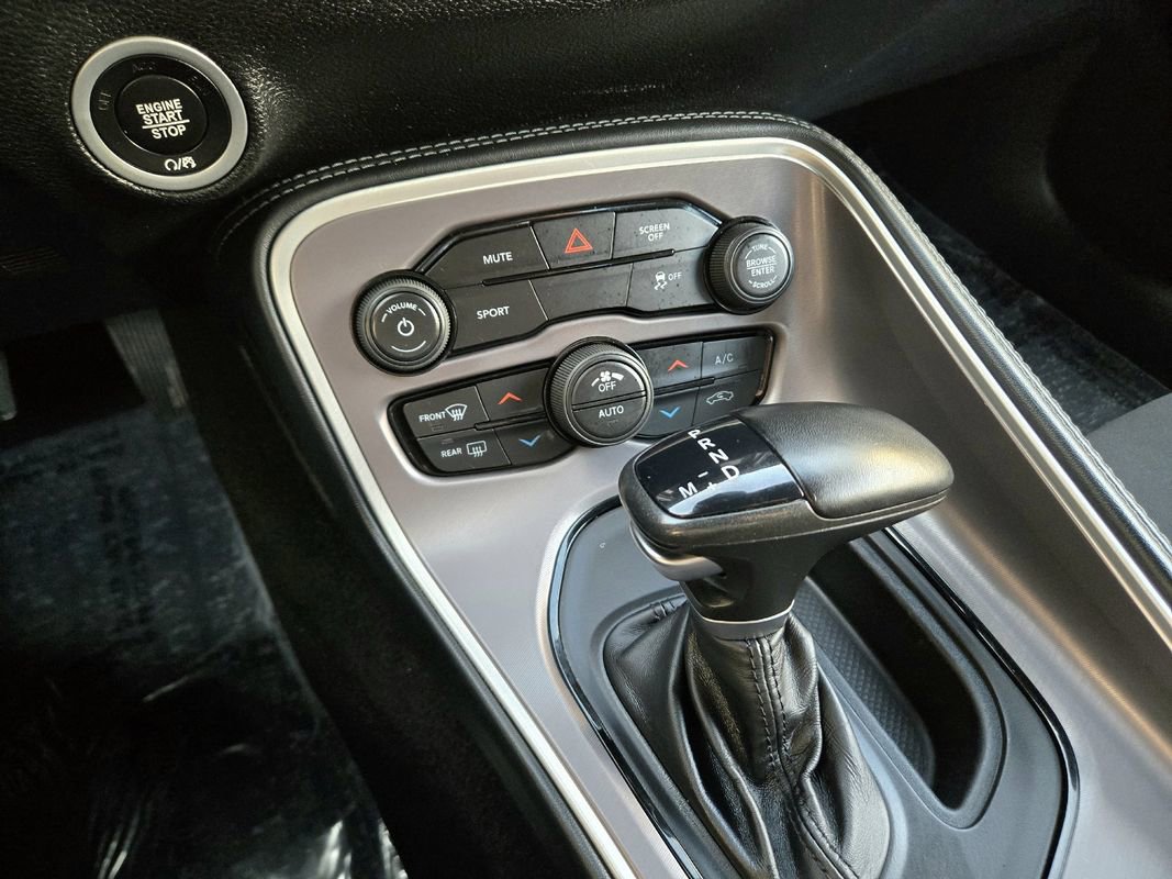 2022 Dodge Challenger SXT