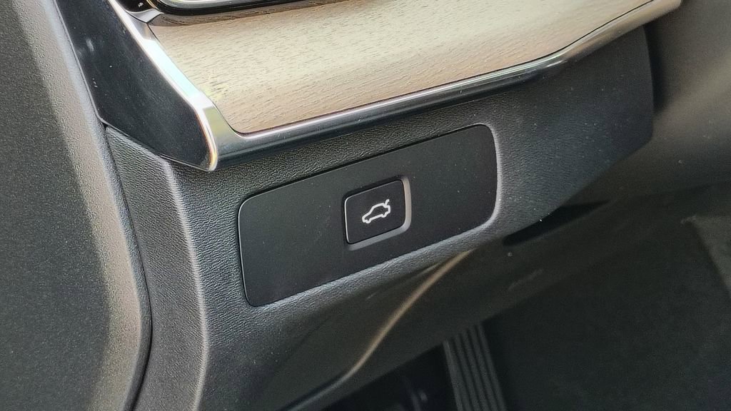 2026 Volvo Xc90 B6 Plus