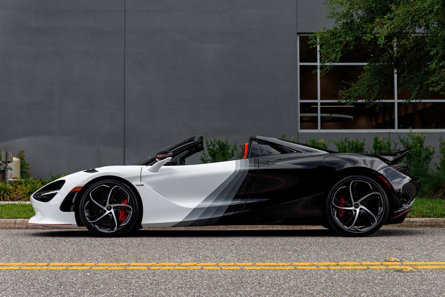 Used 2024 McLaren 750S Spider photo 28