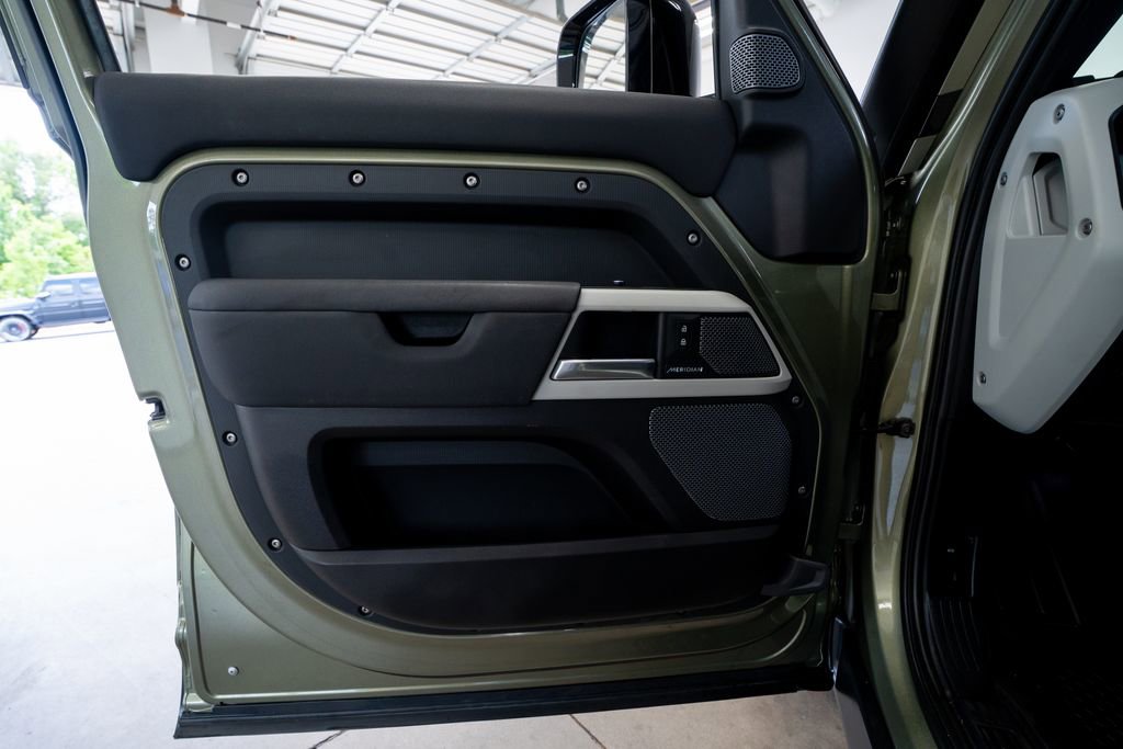 2020 Land Rover Defender 110 SE