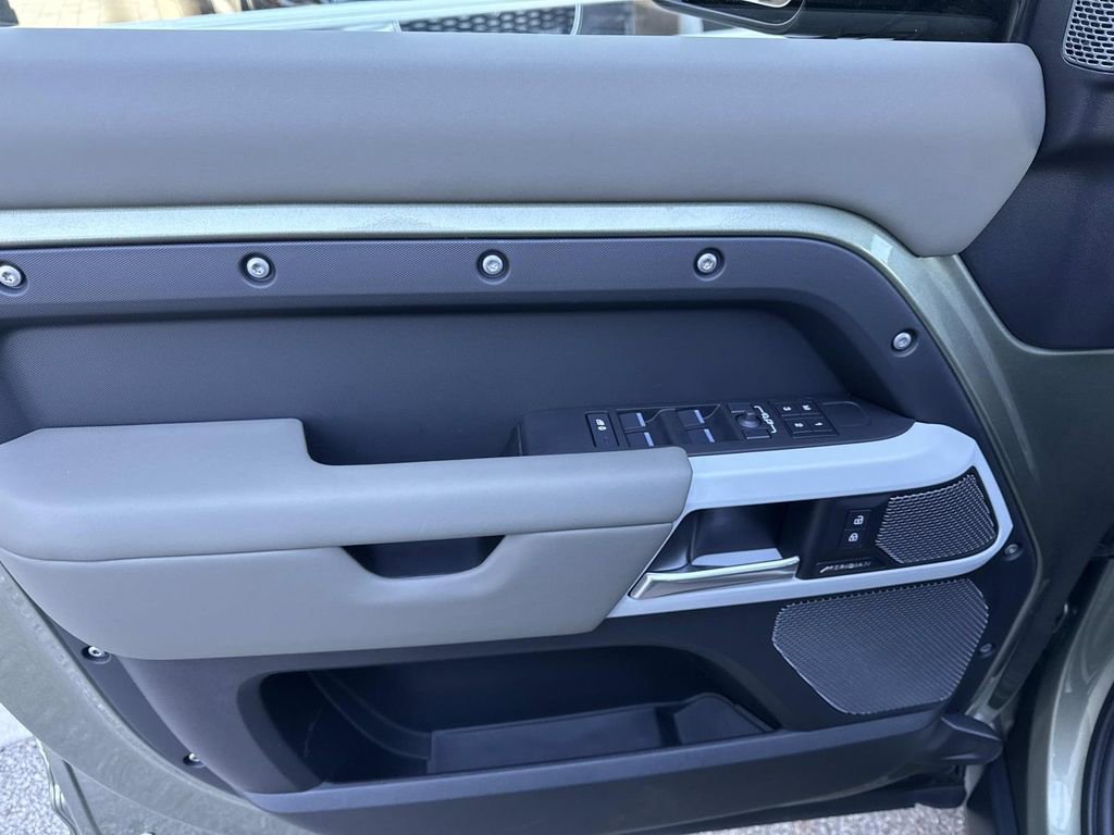 2024 Land Rover Defender 110 S