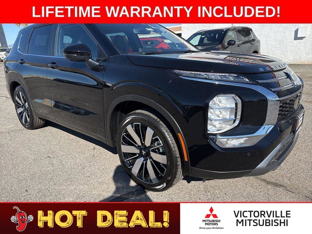 Used 2025 Mitsubishi Outlander SE