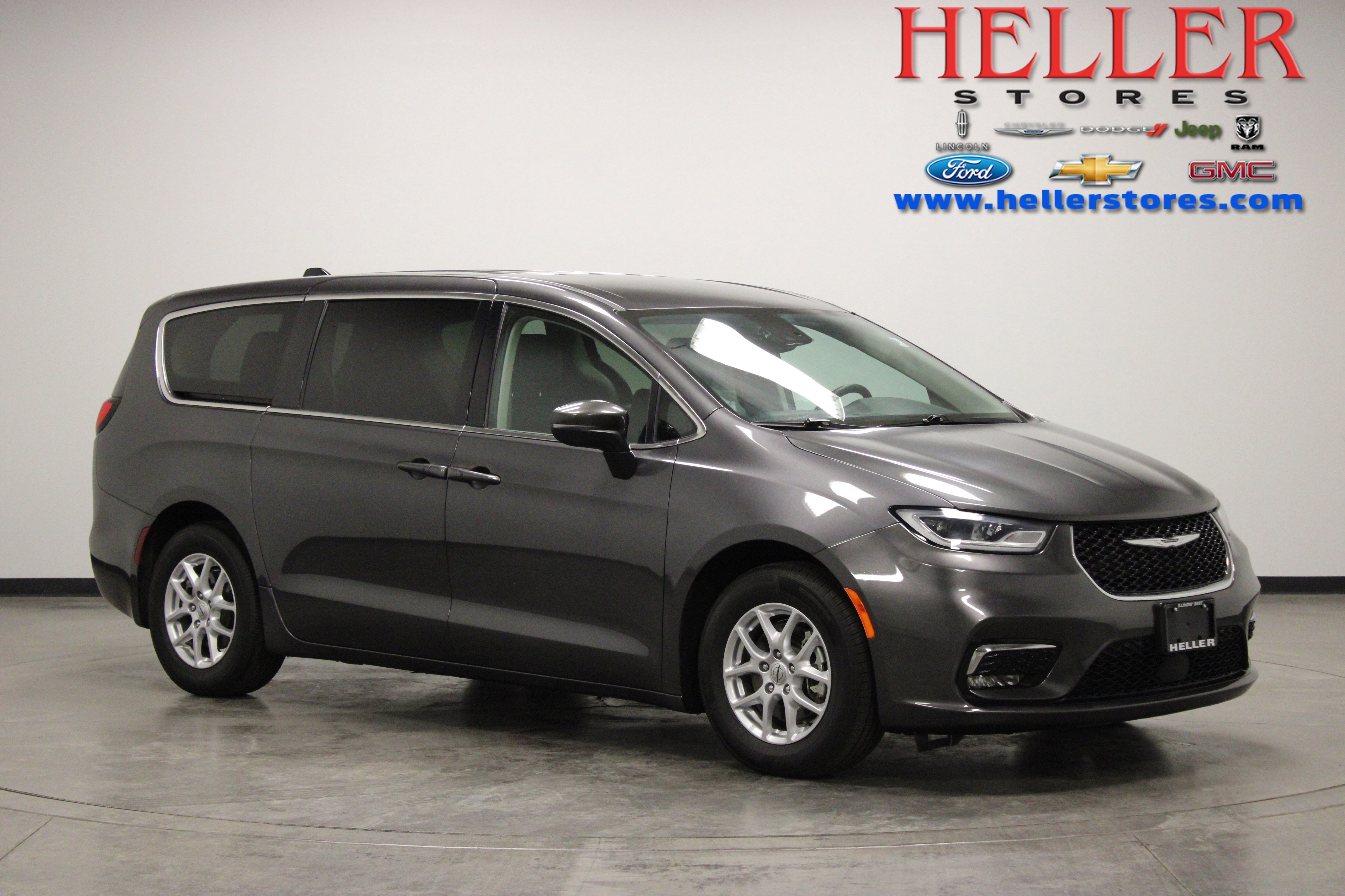 Used 2023 Chrysler Pacifica Touring-L