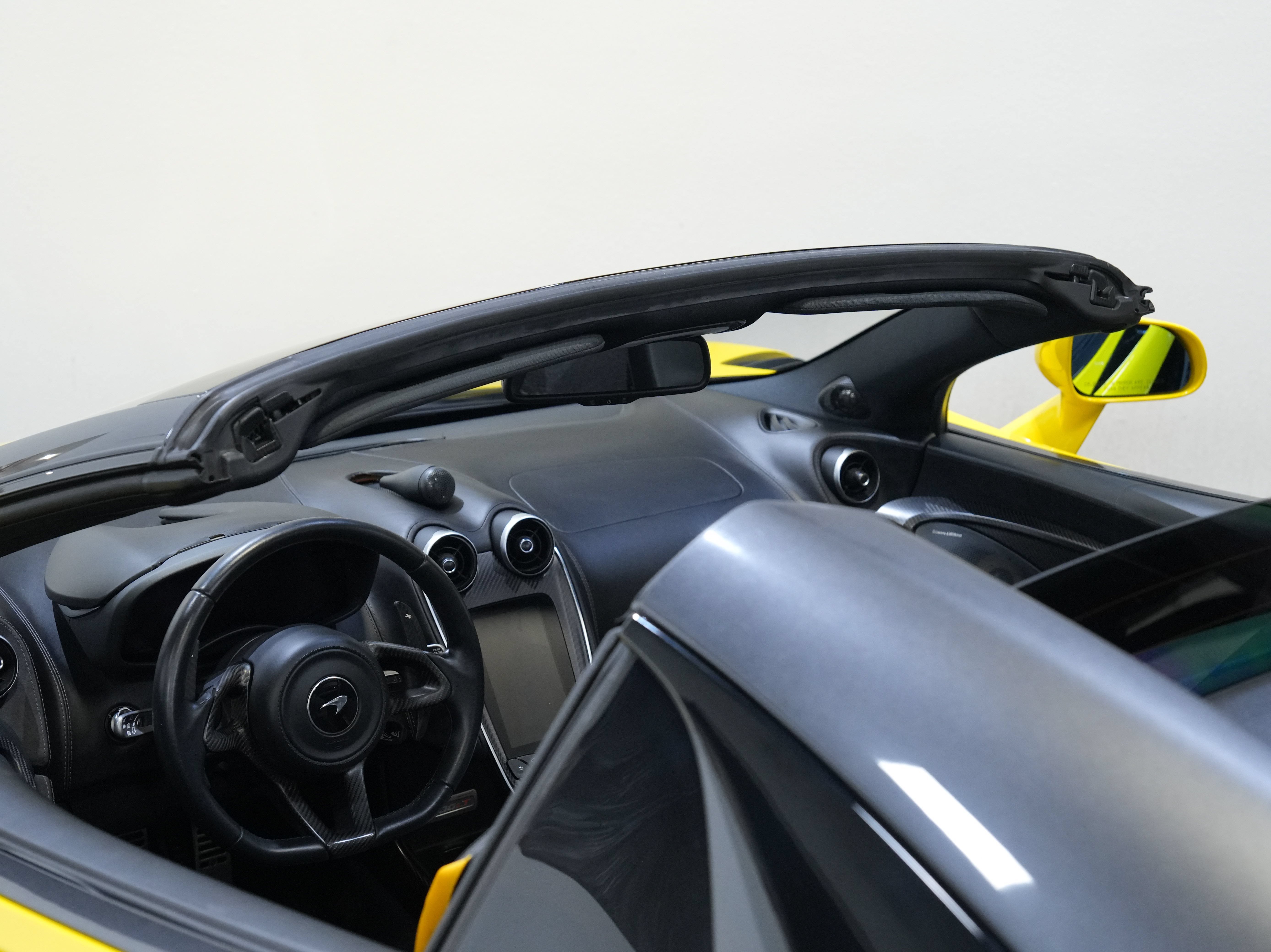 Used 2020 McLaren 600LT Spider photo 21