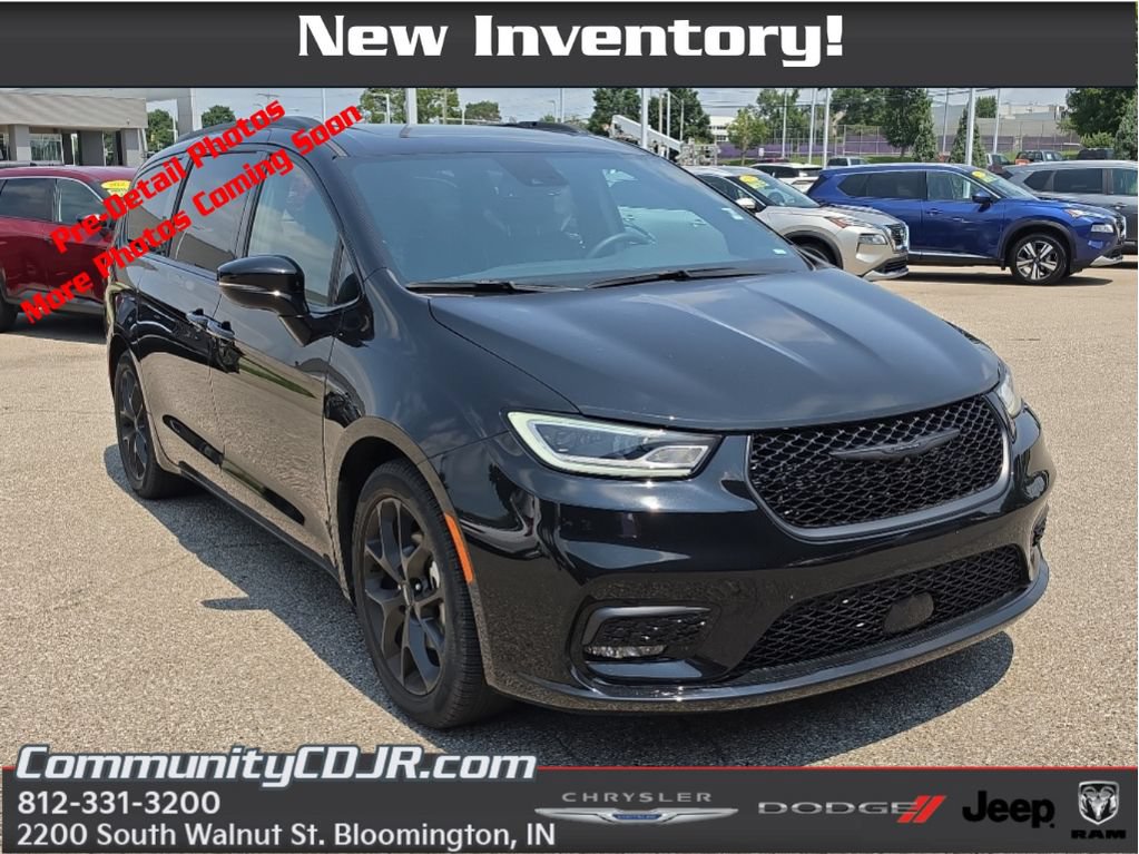 Used 2025 Chrysler Pacifica Limited