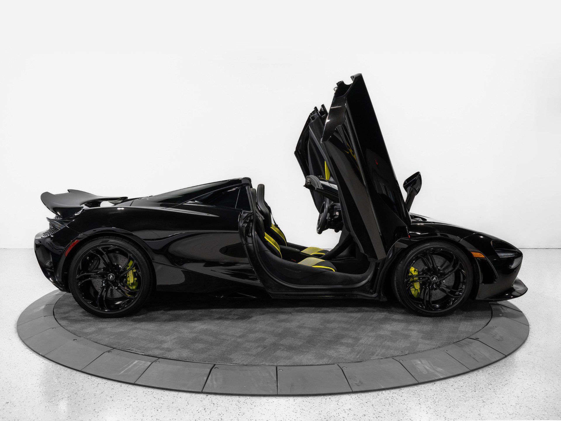 Used 2025 McLaren 750S Spider photo 14