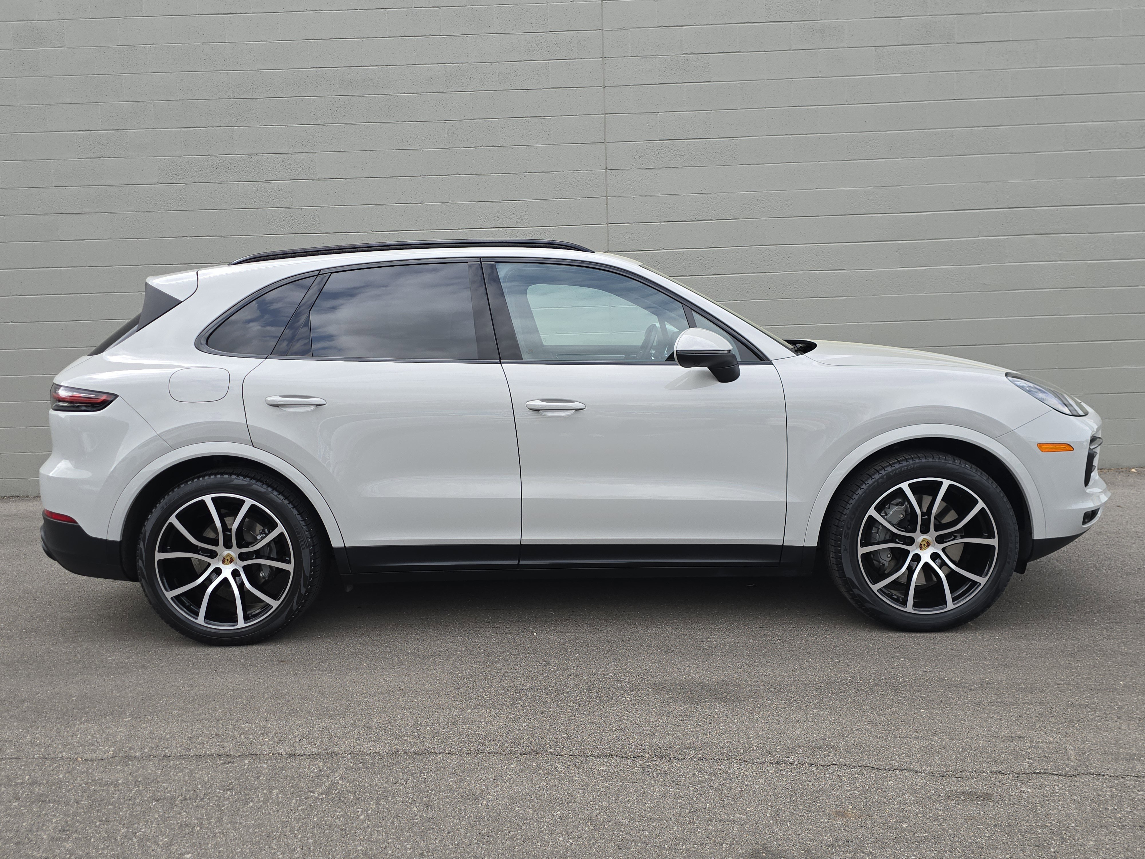 2023 Porsche Cayenne S Platinum
