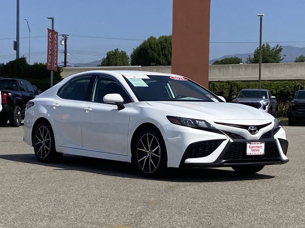2023 Toyota Camry SE