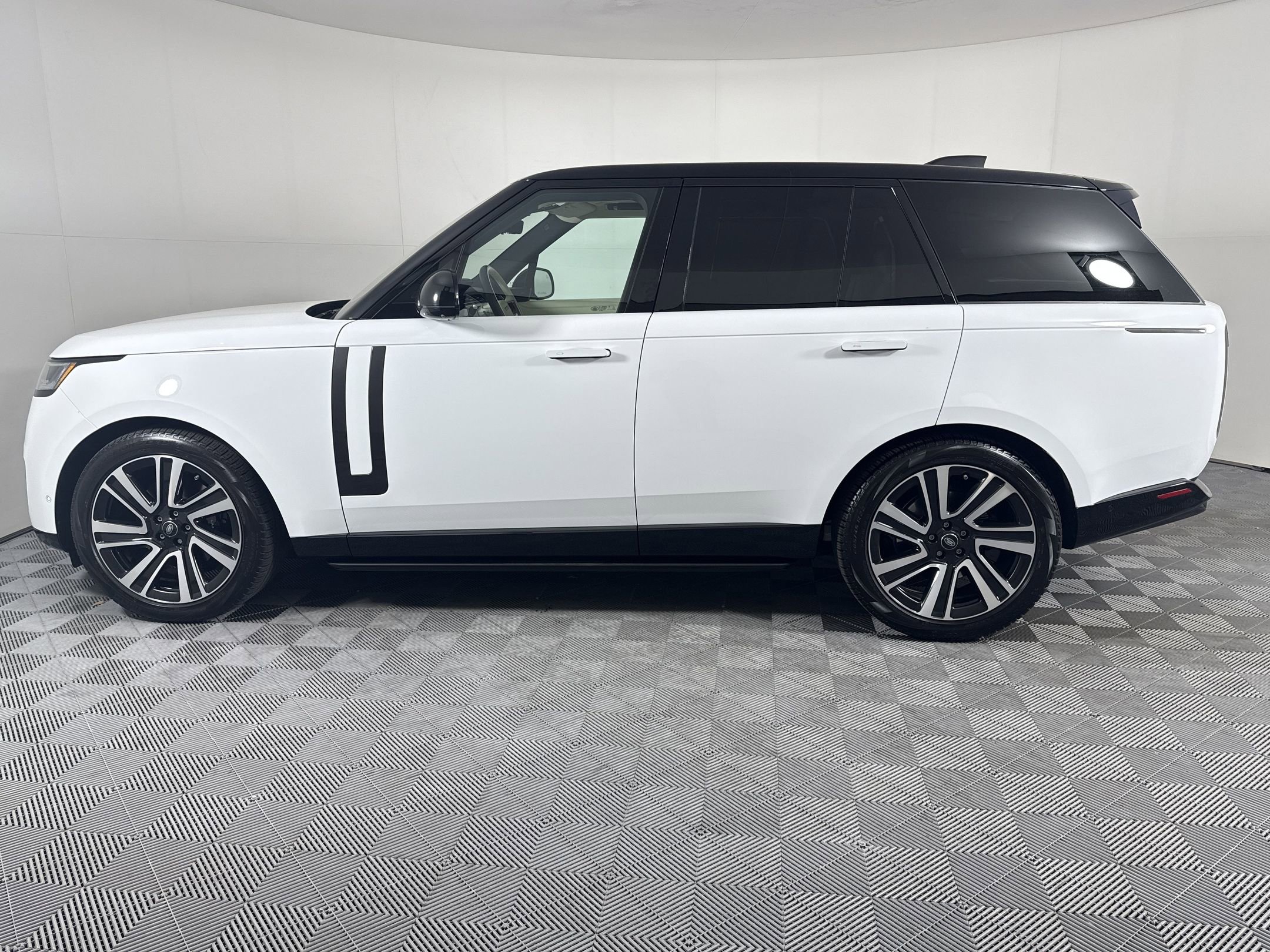 2023 Land Rover Range Rover SE