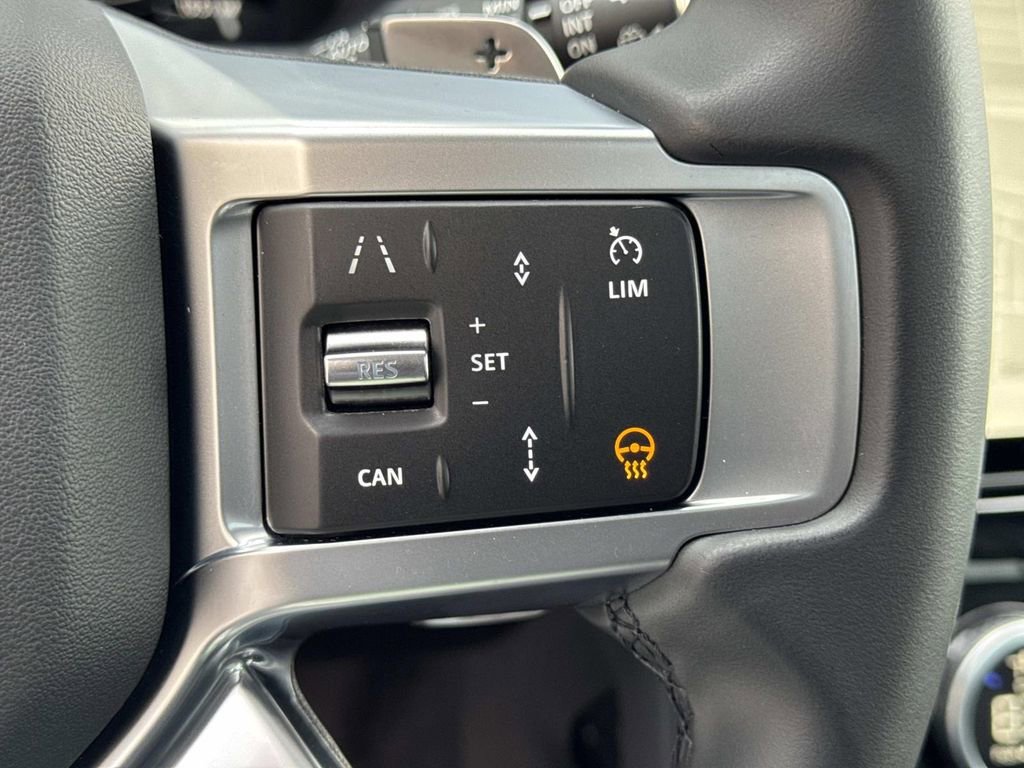 2025 Land Rover Discovery Dynamic SE