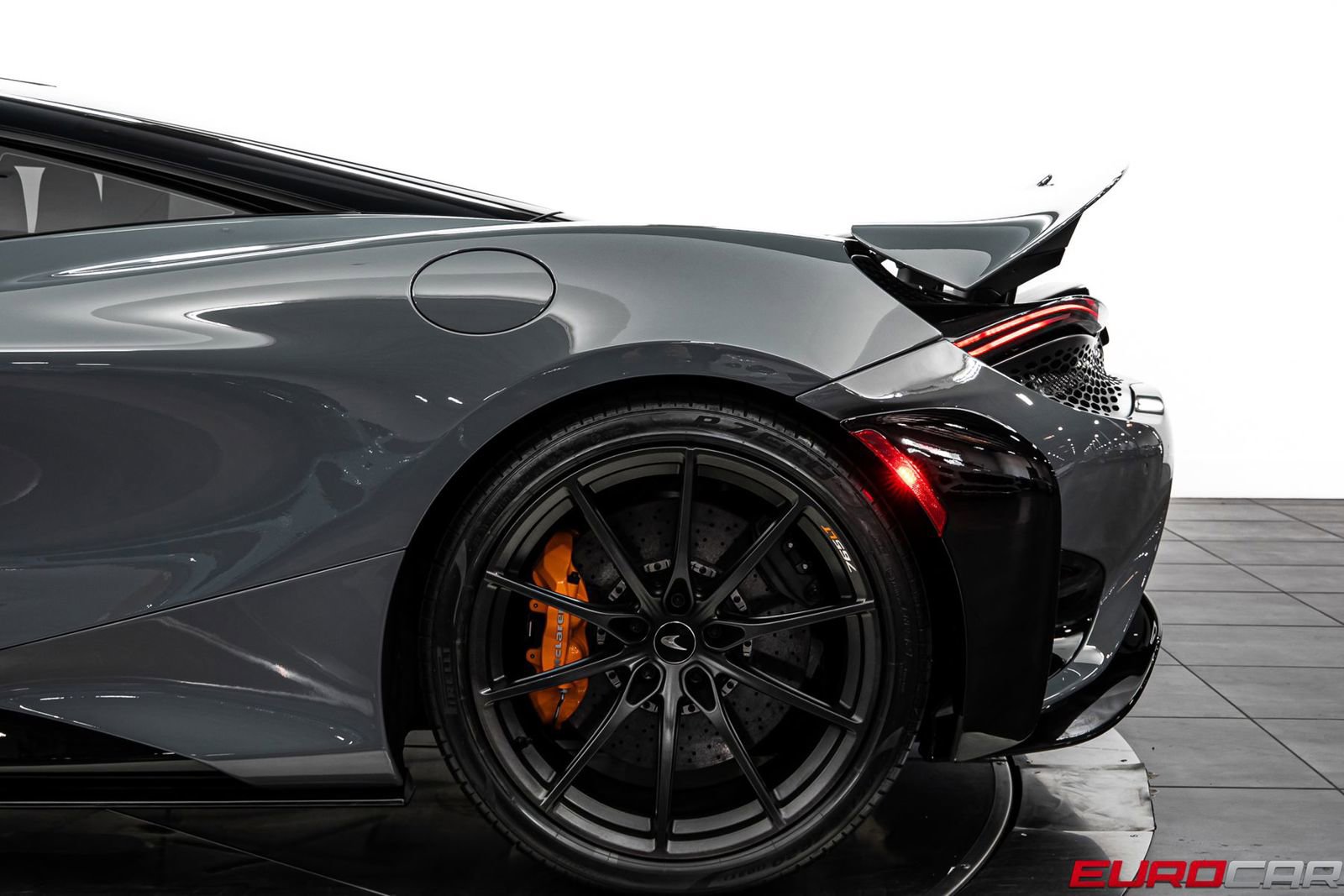 Used 2021 McLaren 765LT photo 19