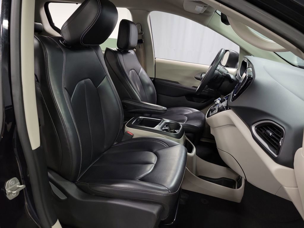 2023 Chrysler Pacifica Touring-L