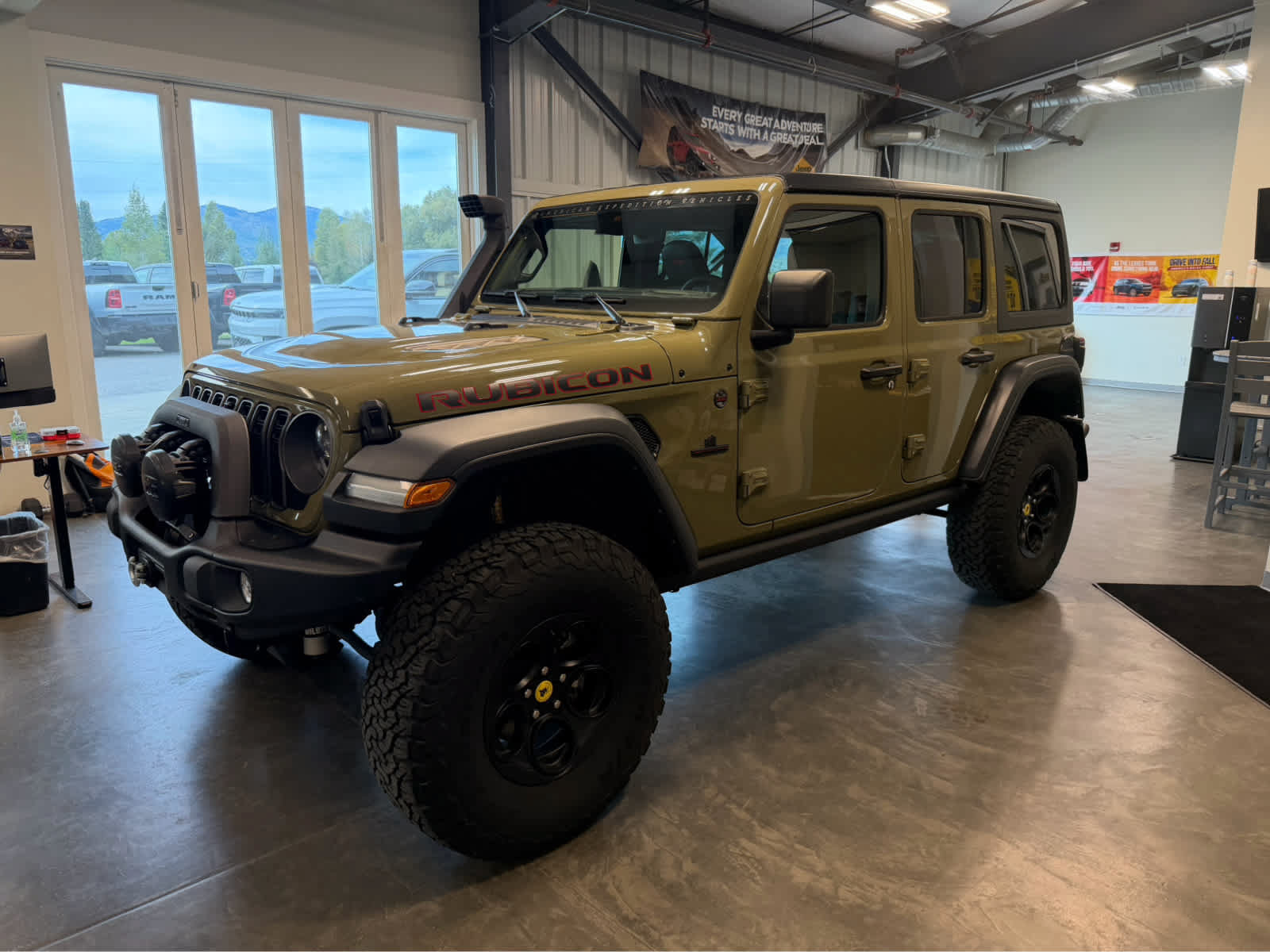 New 2025 Jeep Wrangler Unlimited Rubicon w/ Convenience Group