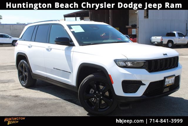 Used 2025 Jeep Grand Cherokee Altitude