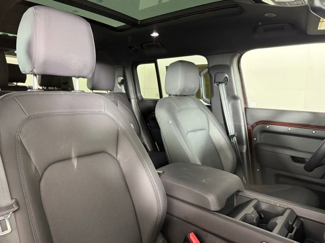 2025 Land Rover Defender 130 X-Dynamic SE