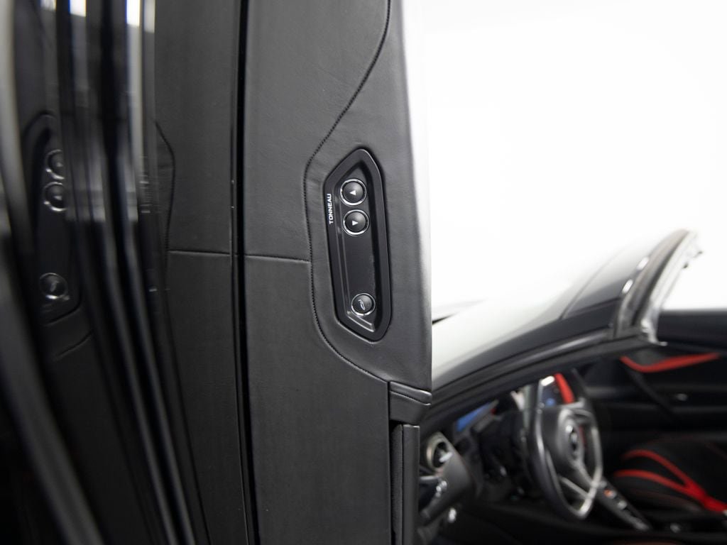 Used 2020 McLaren 720S Performance photo 12