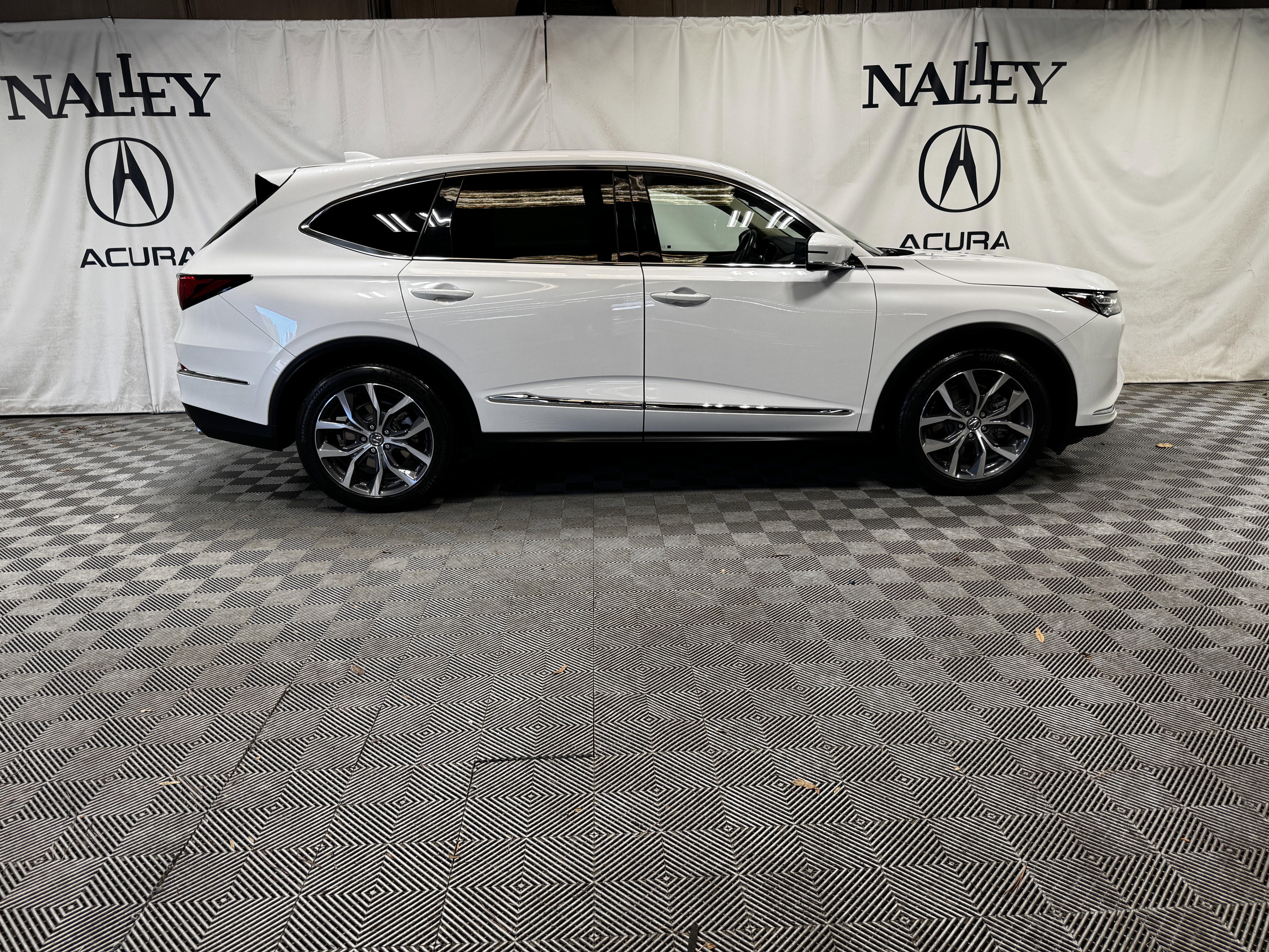 2023 Acura MDX FWD w/ Technology Package