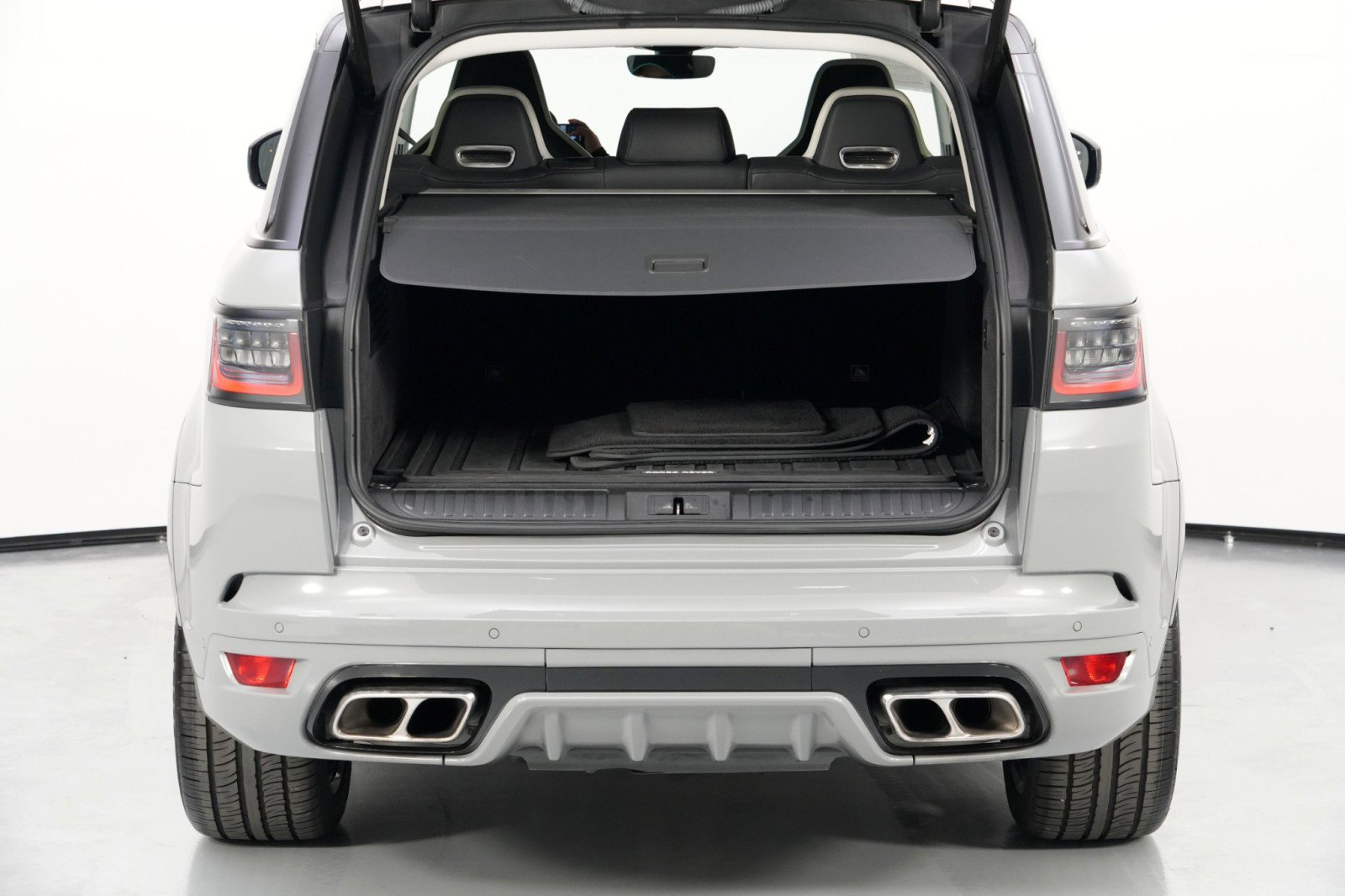 2022 Land Rover Range Rover Sport SVR Carbon Edition