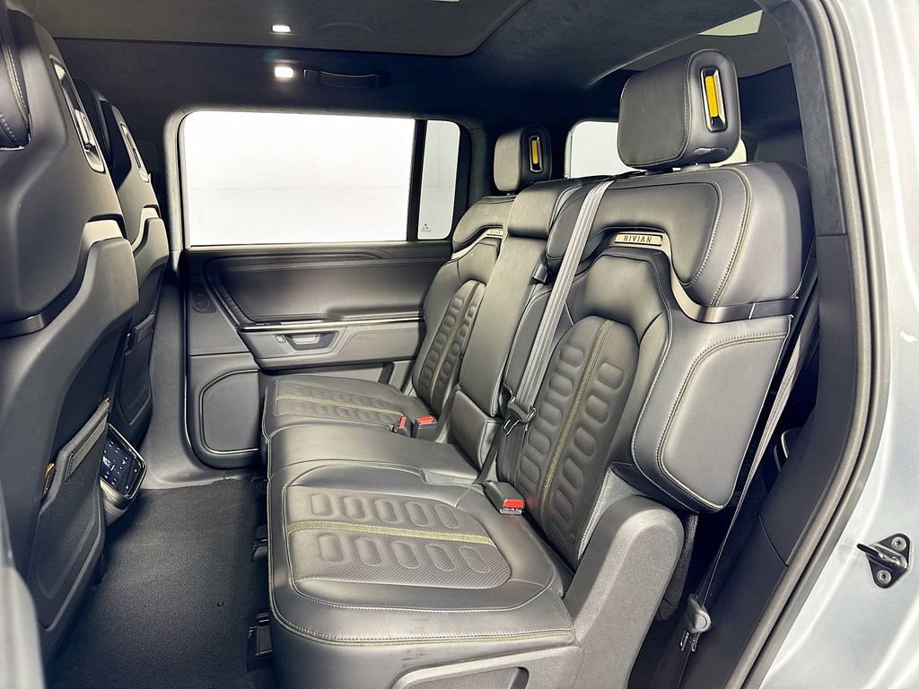 2025 Rivian R1S Adventure