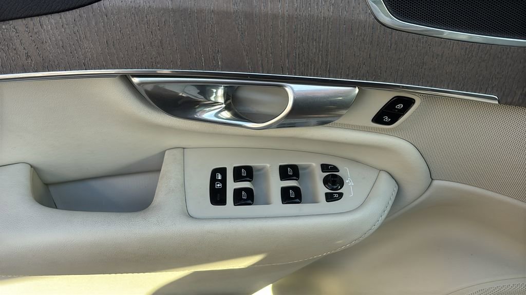 2023 Volvo Xc90 B6 Plus