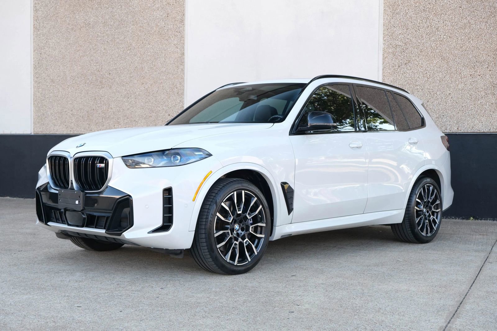 2024 BMW X5 M60i