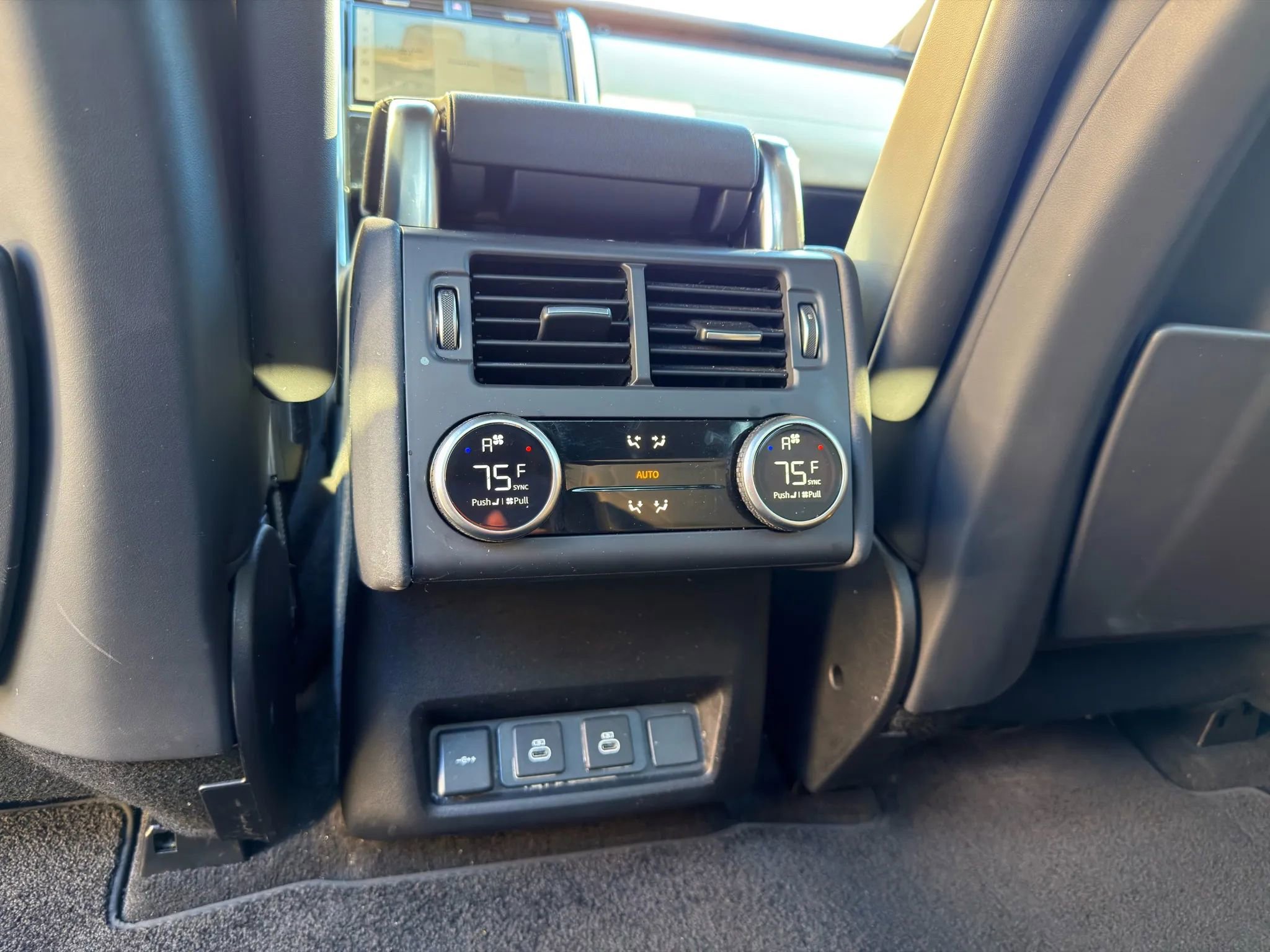 2023 Land Rover Discovery Metropolitan Edition