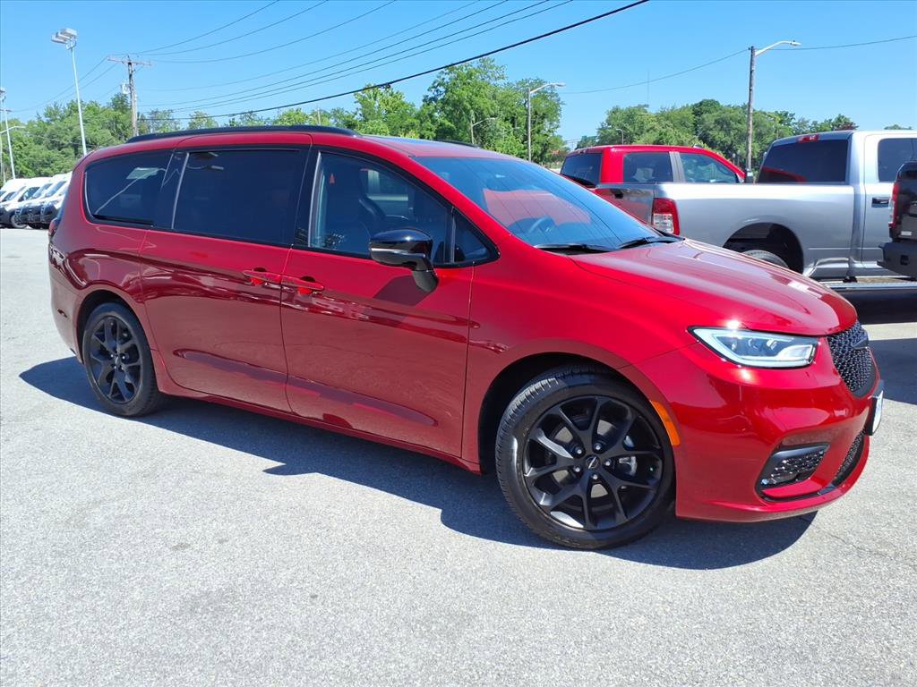 Used 2025 Chrysler Pacifica Limited