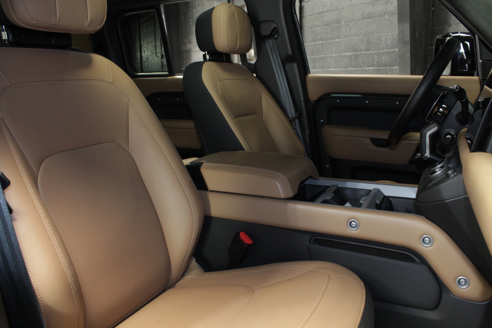 2025 Land Rover Defender 110 V8