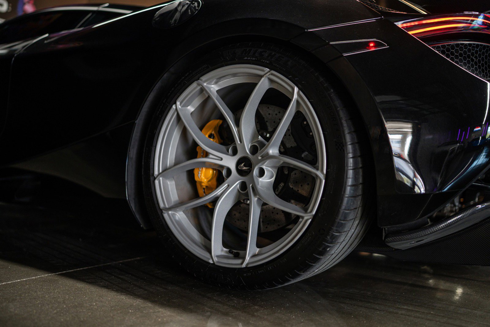 Used 2018 McLaren 720S photo 15