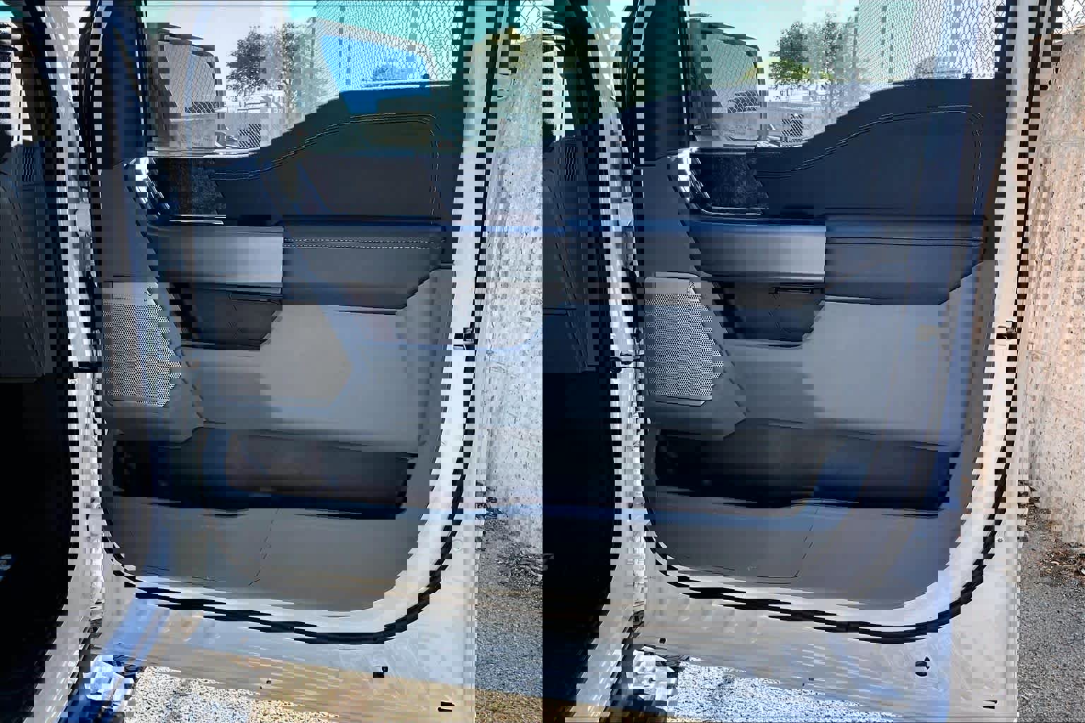 2025 Ford F150 Lightning Flash