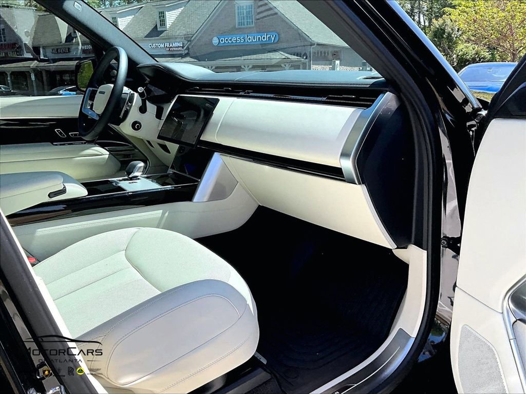 2025 Land Rover Range Rover SE