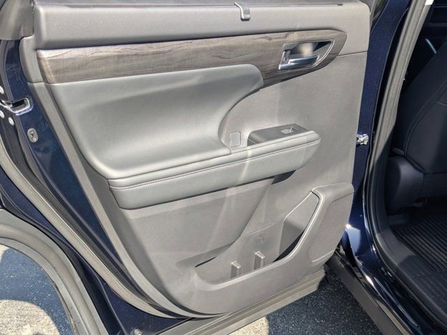 2025 Toyota Highlander Platinum