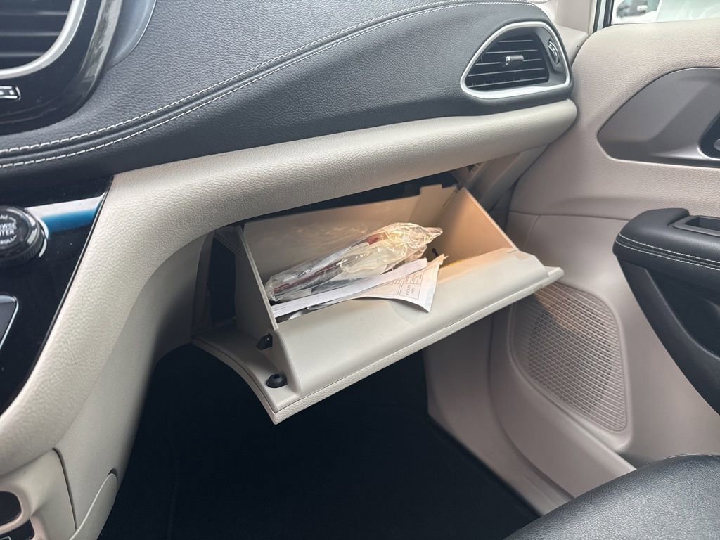 2022 Chrysler Pacifica Touring-L