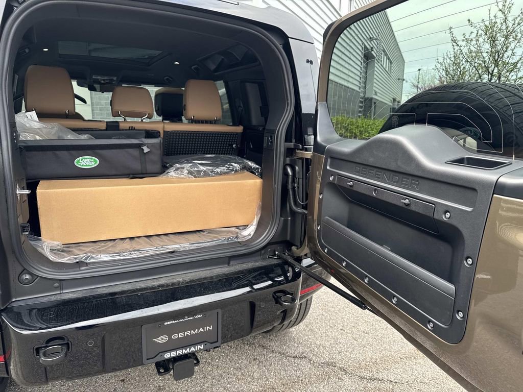 2026 Land Rover Defender 110 X-Dynamic SE