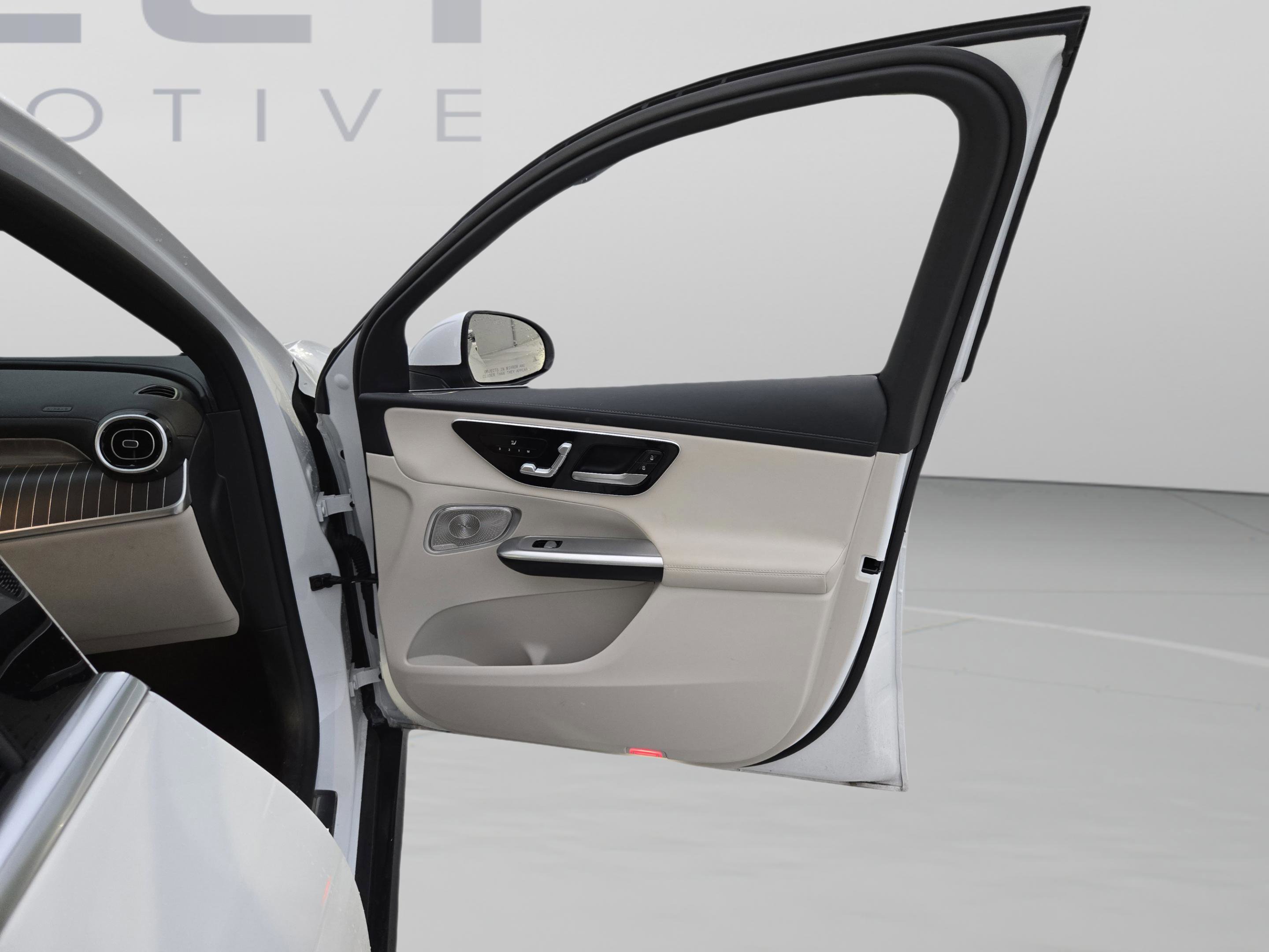 2024 Mercedes-Benz GLC 300