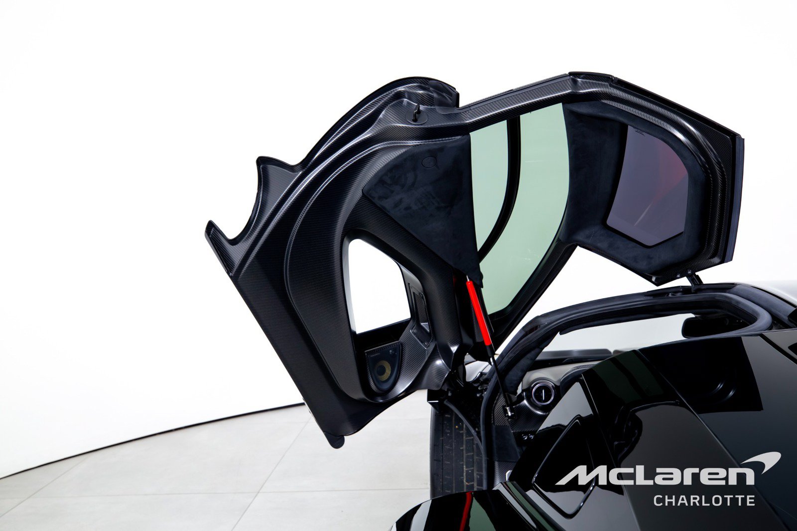 Used 2019 McLaren Senna photo 11