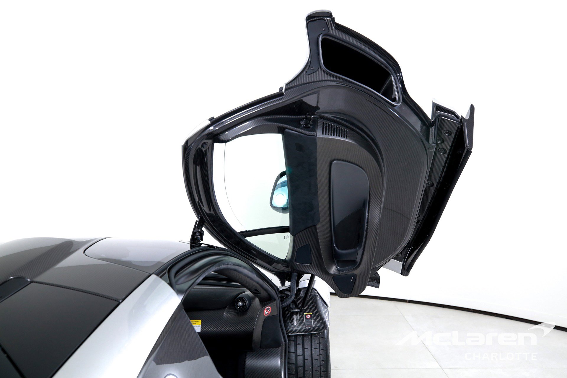 Used 2015 McLaren P1 photo 19