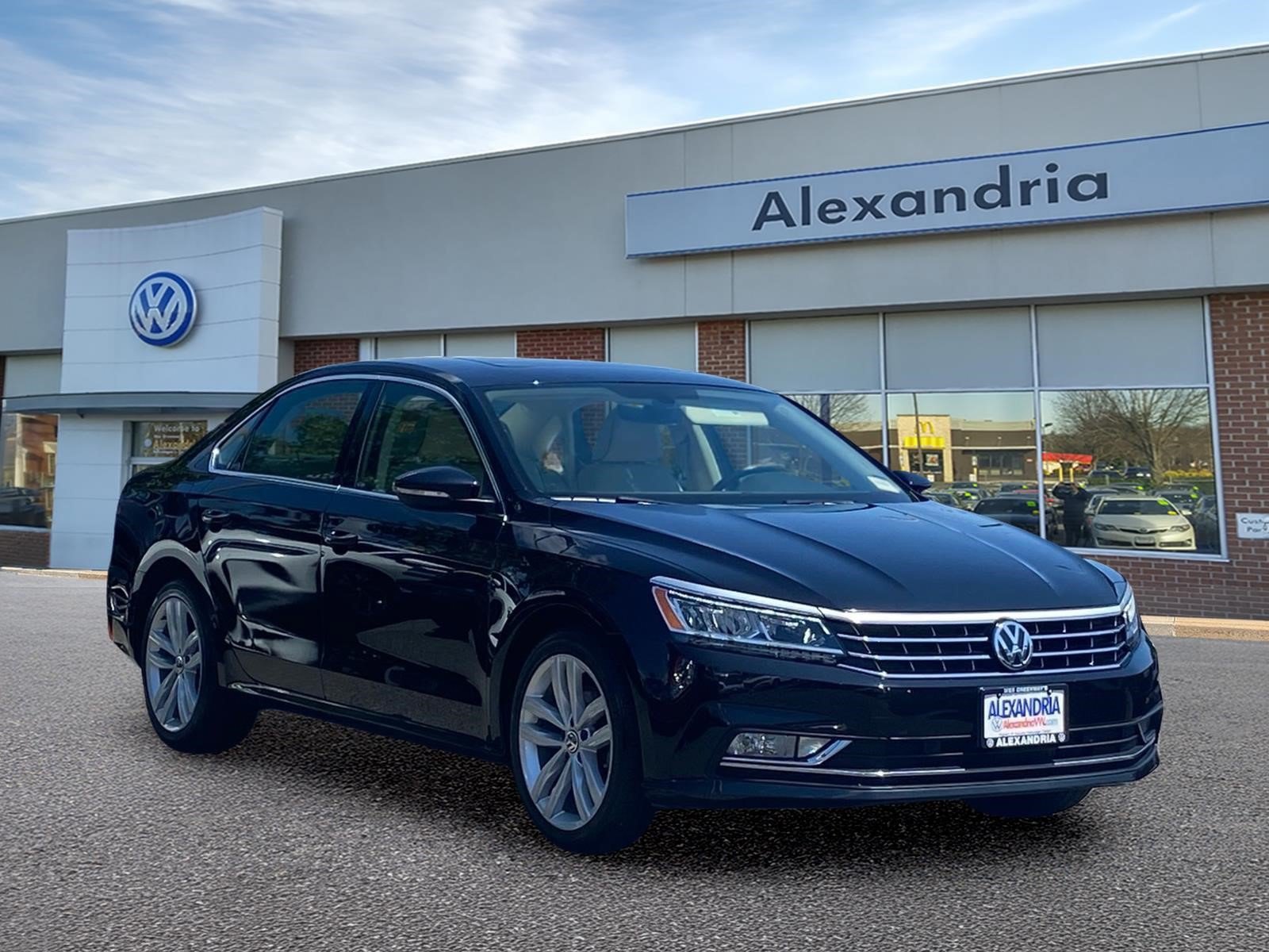 Used 2018 Volkswagen Passat 2.0T SE