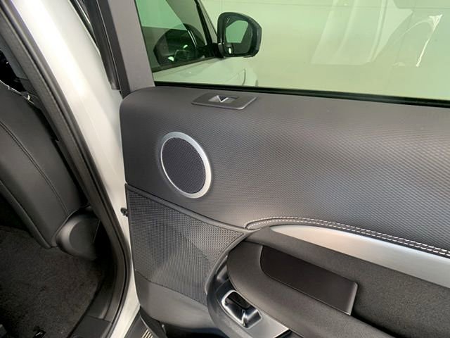 2025 Land Rover Discovery Dynamic SE