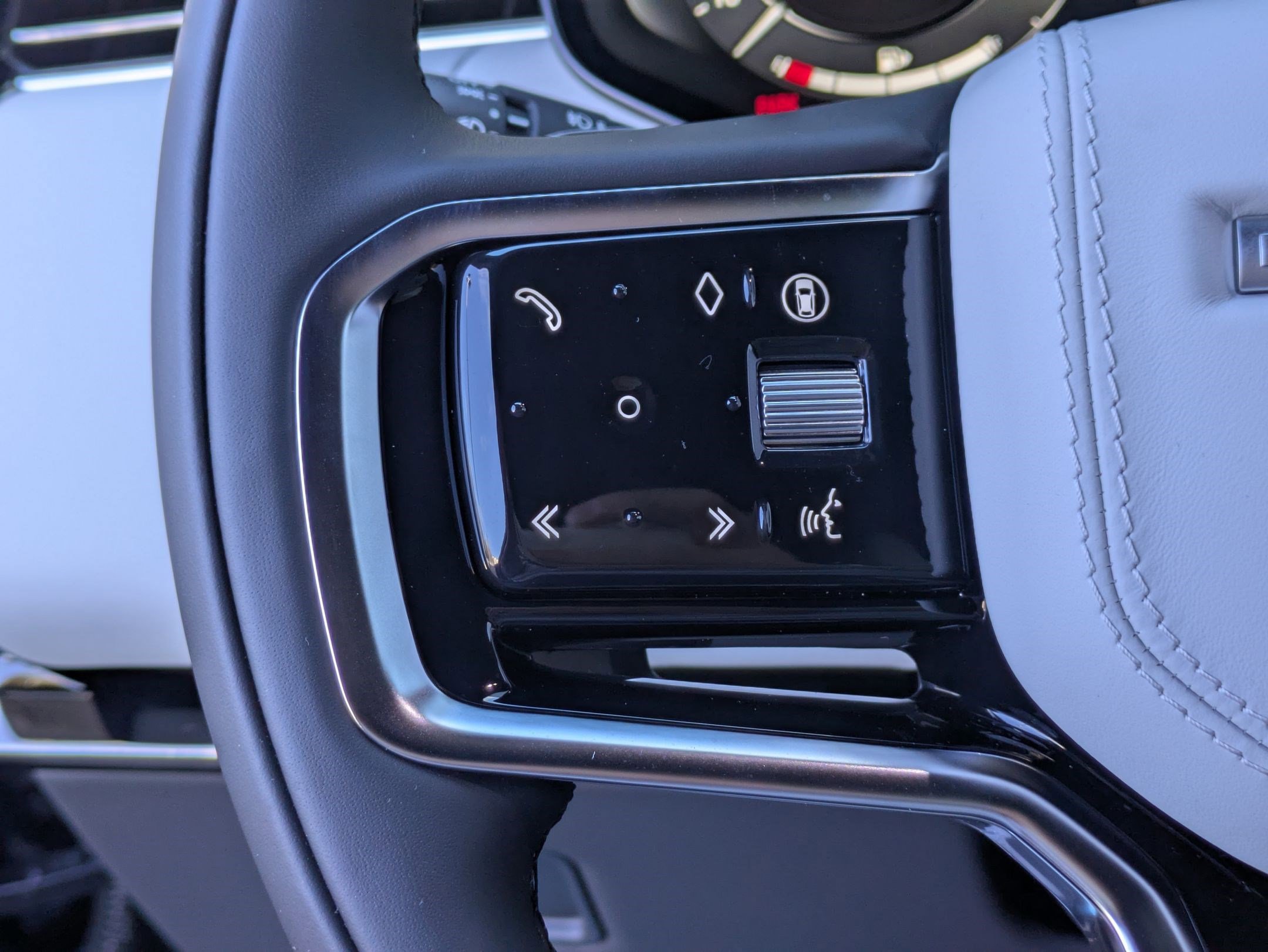 2026 Land Rover Range Rover Sport SE