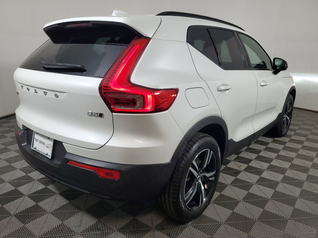 2026 Volvo Xc40 B5 Core